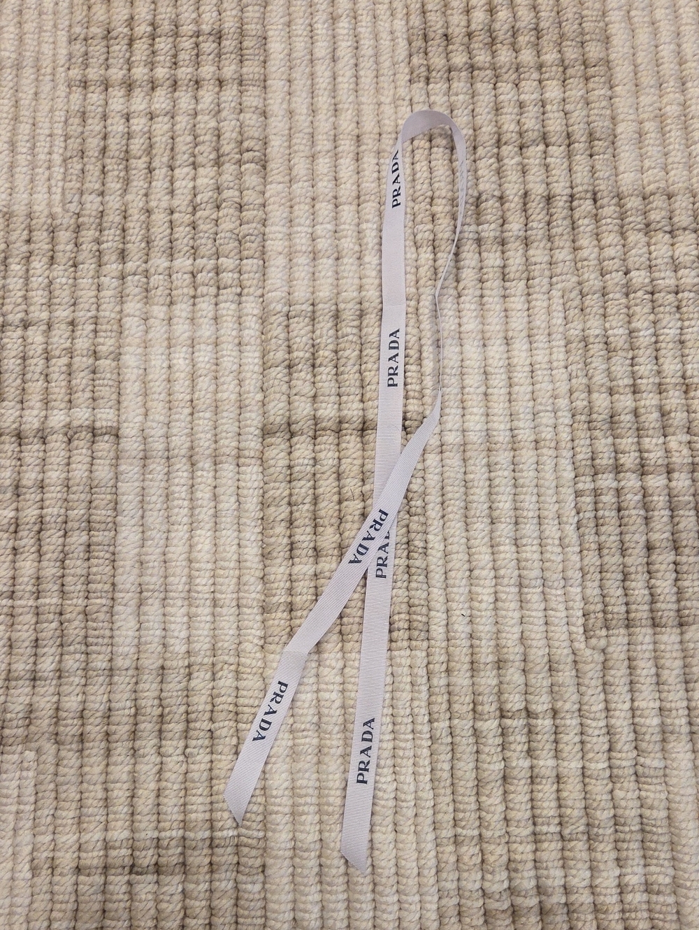 Prada Ribbon - Picture 3 of 4